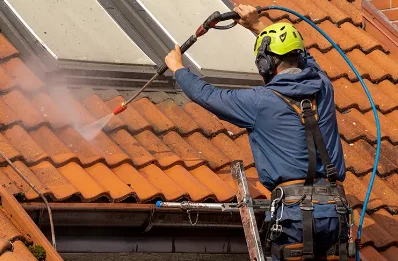Démoussage et hydrofuge de toiture à Combeaufontaine